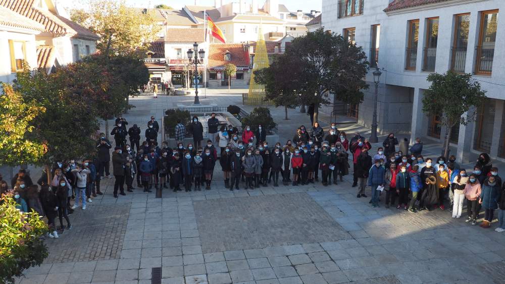 Los escolares de Torrelodones y la Corporación municipal homenajean a la Constitución