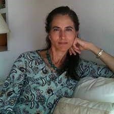 Olga Jiménez (profesora y practicante de yoga Iyengar desde 1995, especializada en práctica para personas mayores).