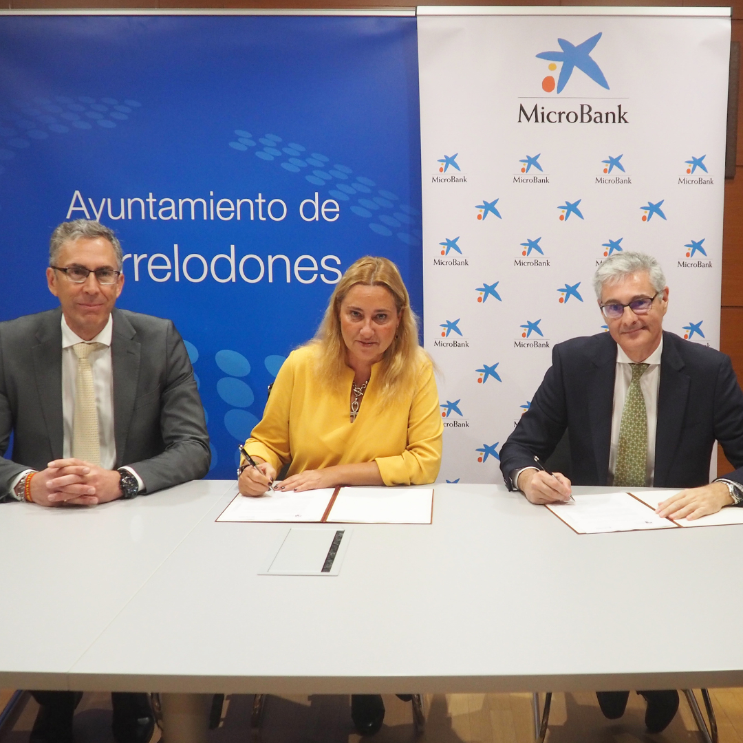 El Ayuntamiento de Torrelodones y MicroBank firman un convenio de colaboración para incentivar el autoempleo y la actividad emprendedora 