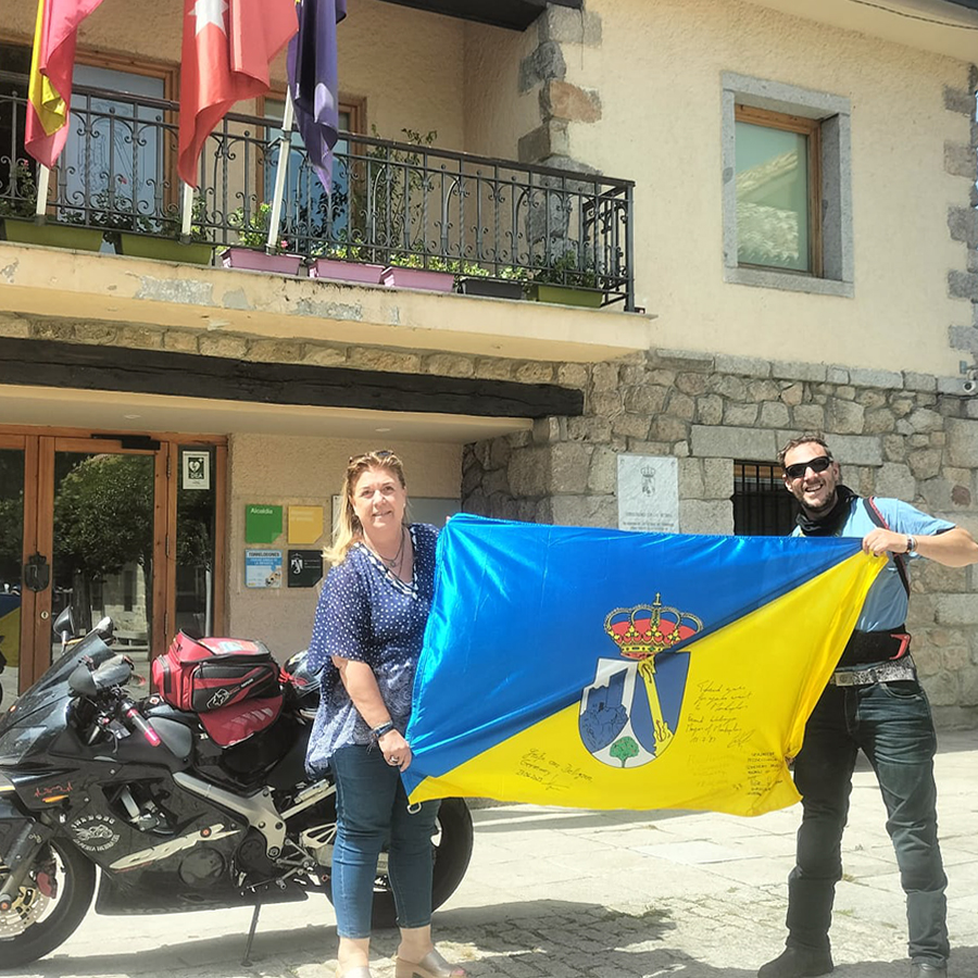 Jesús Fernández- Peinado, técnico de Protección Civil de Torrelodones ha recorrido en moto cerca de 13.000 kilómetros.