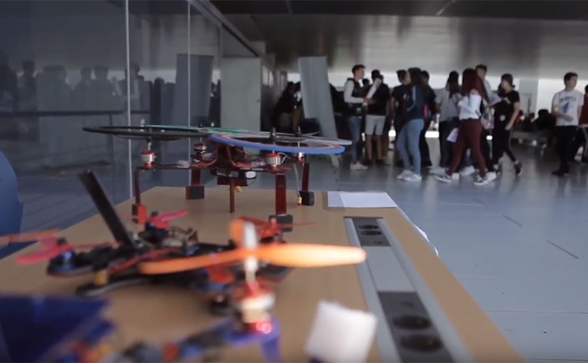 Los alumnos del Diego Velázquez construyen un dron social
