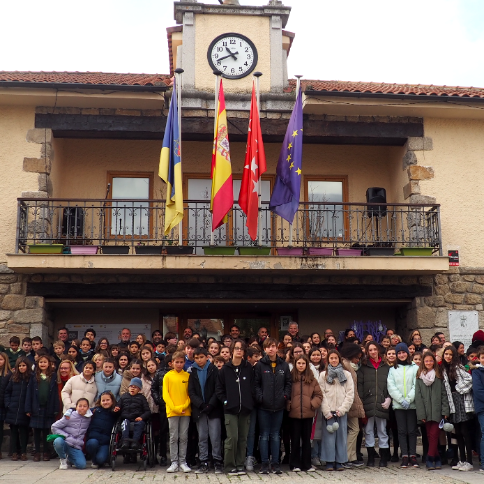 Los escolares de Torrelodones se reúnen para celebrar la Constitución