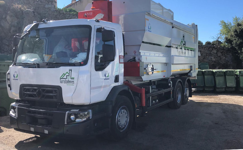Se incorporan dos nuevos camiones de recogida y una baldeadora a la flota de vehículos de limpieza de Torrelodones