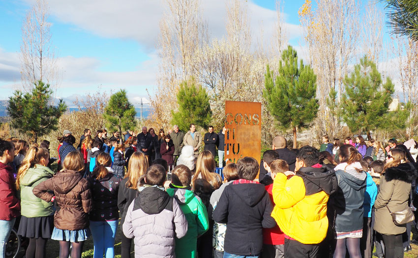 La Corporación Municipal y los escolares de Torrelodones celebran el aniversario de la Constitución española