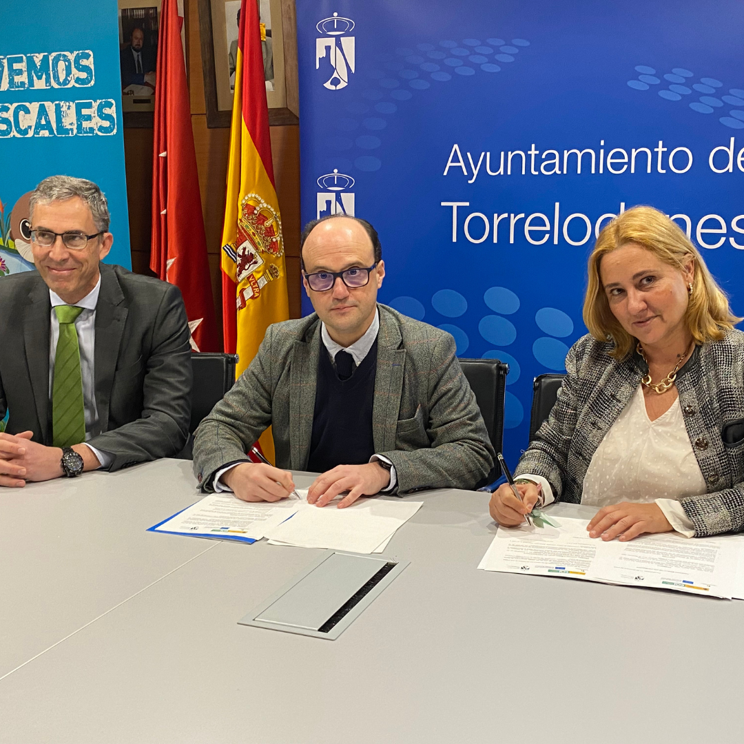 La Fundación EOI y el Ayuntamiento de Torrelodones suscriben un convenio para impulsar el crecimiento empresarial y la formación a las pymes y jóvenes torresanos 