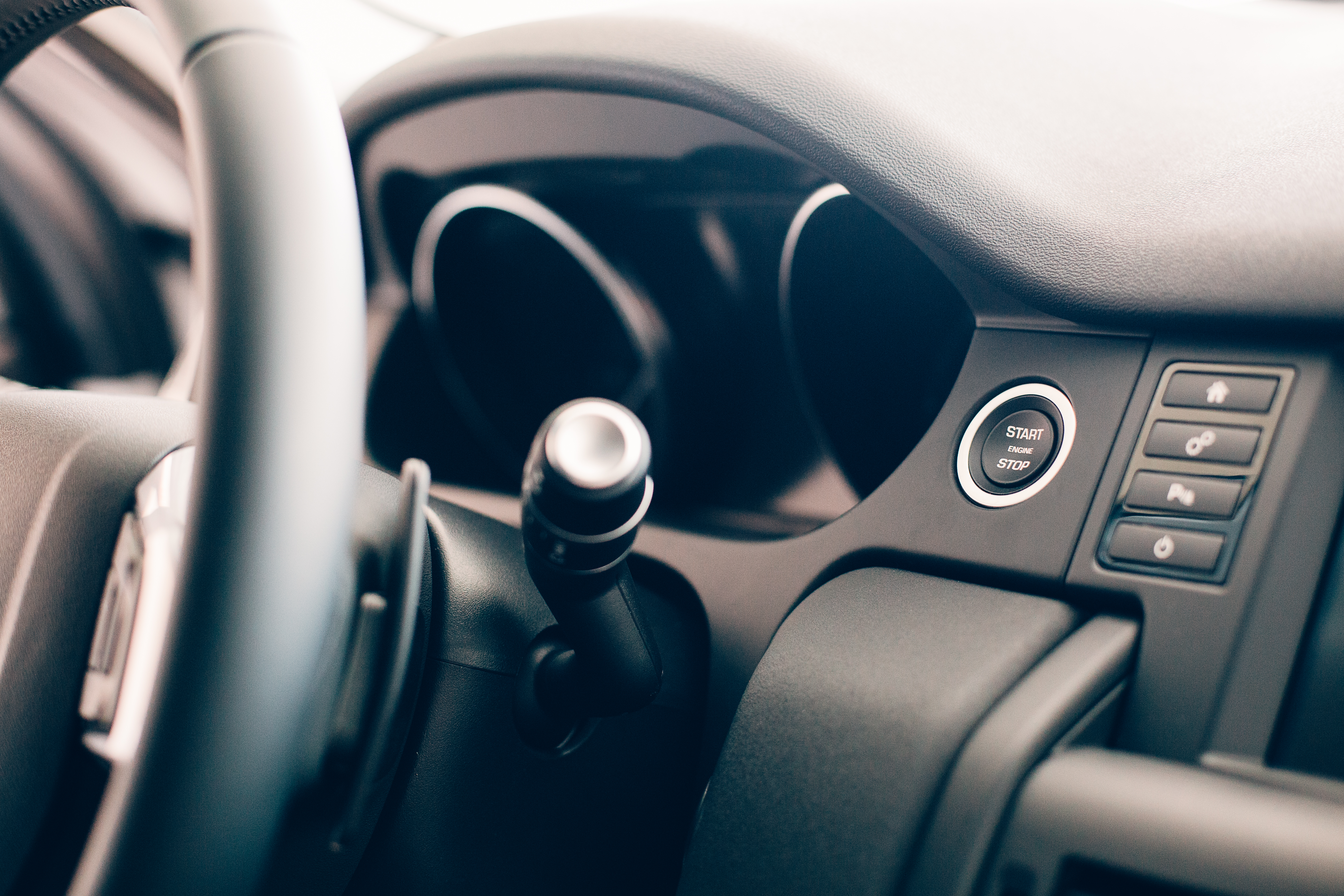 car-steering-wheel-details-2021-08-26-17-00-30-utc.jpg