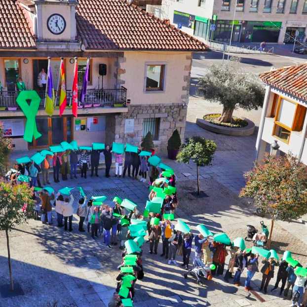 Un gran lazo verde humano celebró el Día Mundial Contra el Cáncer
