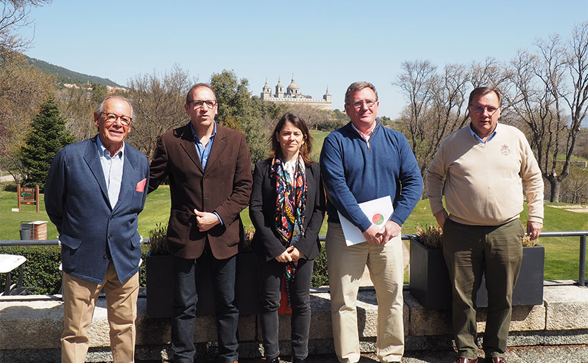 El Ayuntamiento subscribe un convenio de colaboración con el Real Club de Golf La Herrería
